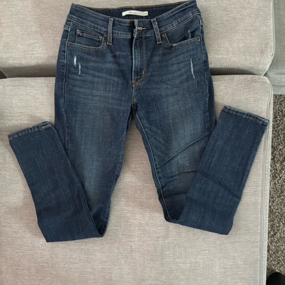 Women’s Levi jeans size 26 skinny